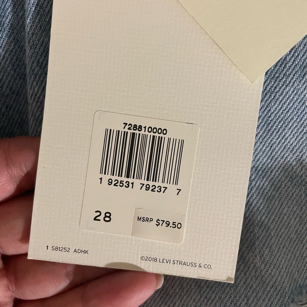 Levis Jean Shorts - Picture 2 of 5